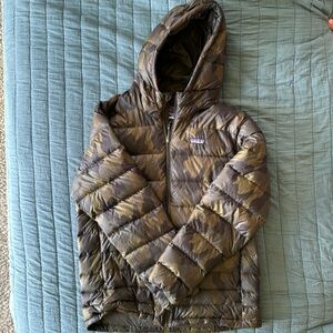 Patagonia Men’s Down Sweater Hoody L Camo